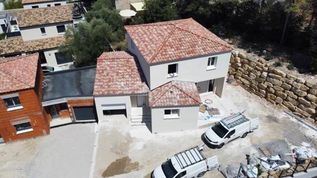 Constructeur de villa contemporaine avec terrasse sur mesure à Nîmes dans le Gard
