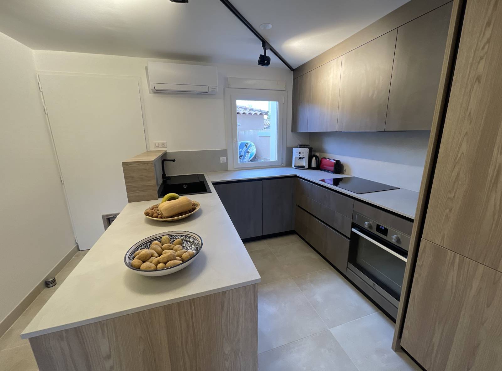 Travaux complets pour rénover une maison ancienne en pierre avec isolation thermique et rénovation de toiture dans la plaine de la Vaunage