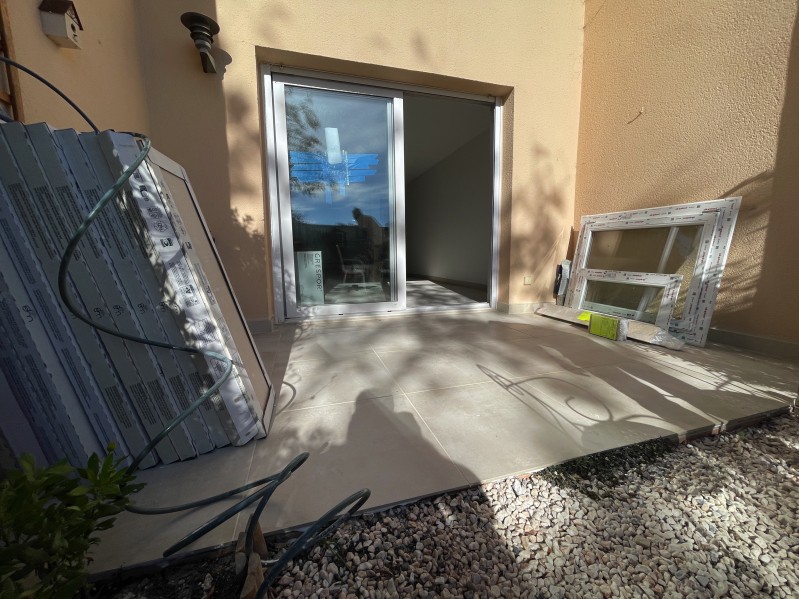 Rénovation de carrelage 60 x 60 dans une maison à Caveirac dans le Gard