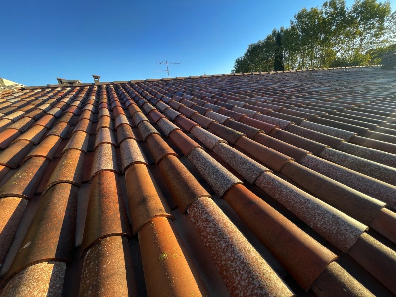 Aménagement de bureau sur mesure, cloison en Placoplâtre, pose de Velux à Nimes dans le 30