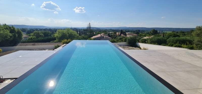 Piscine avec plage immergé à Montpellier dans le 34