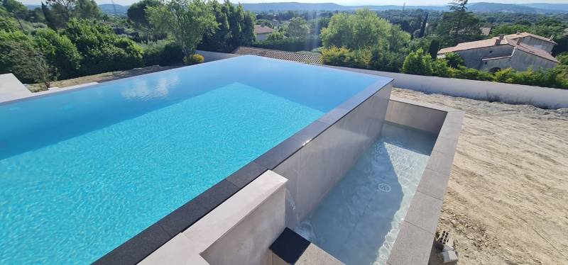 Piscine a débordement sur Montpellier