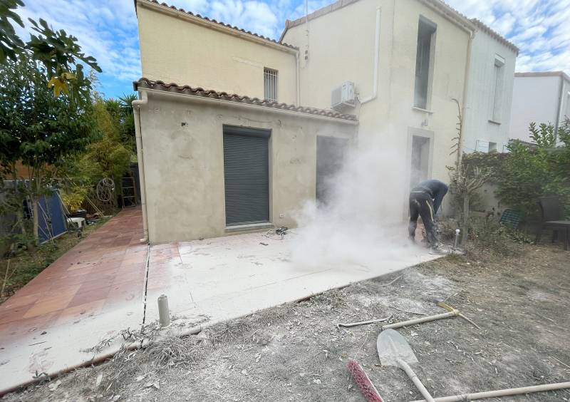 Démolition de la pergola pour l'extension de maison à Junas proche de Sommière dans le Gard 30