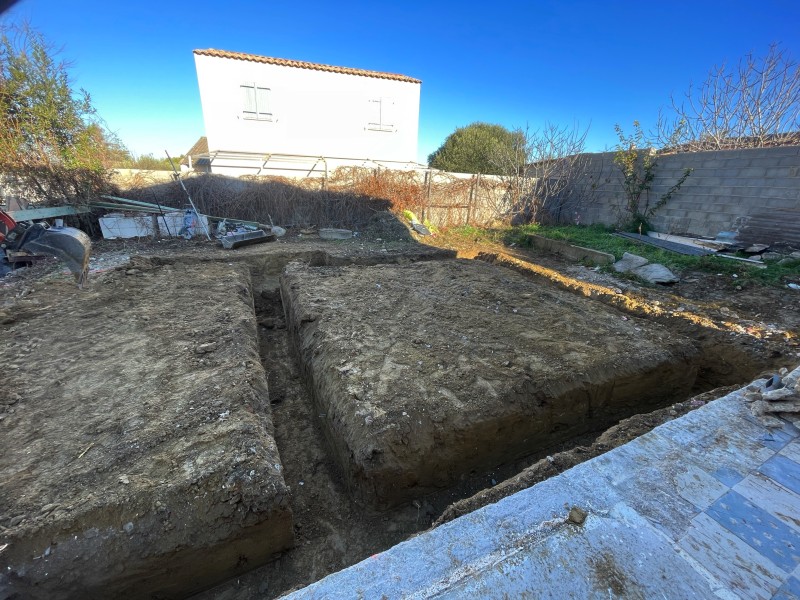 Constructeur de maison neuve à Bouillargues dans le 30 proche de Nîmes, mise en place des fondations.