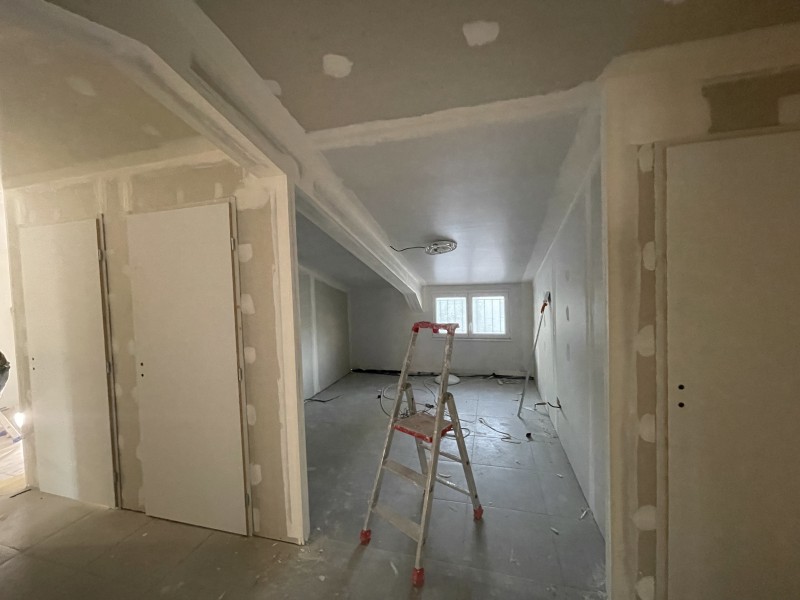 Aménagement de bureau sur mesure, cloison en Placoplâtre, pose de Velux à Nimes dans le 30
