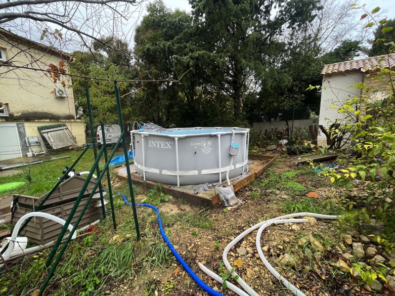 Devis pisciniste  à Manduel à proximité de Nimes 3x3 avec terrasse en bois.