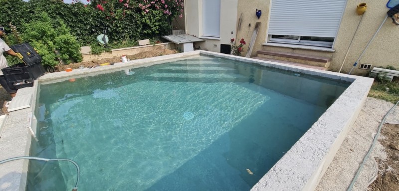 Construction d’une piscine aux alentours le Nîmes en béton fibre sans acier
