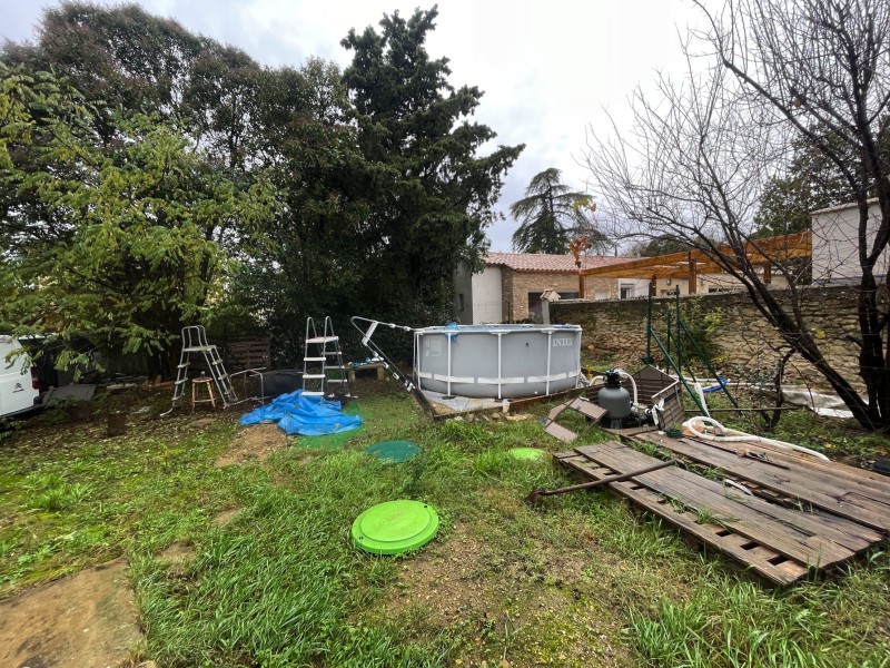 Devis pisciniste  à Manduel à proximité de Nimes 3x3 avec terrasse en bois.