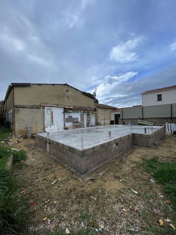 Constructeur de maison neuve, Construction de la dalle du rez-de-chaussée, à Garon près de Nimes dans le Gard
