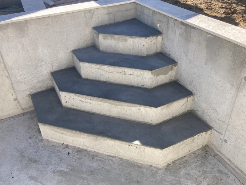 Mise en place d’un Enduit dans une piscine à Mouries proche d'Arles dans le secteur des Alpilles