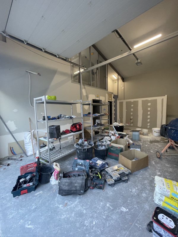 Aménagement de bureau sur mesure, cloison en Placoplâtre, pose de Velux à Nimes dans le 30