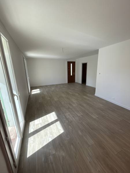 Rénovation globale de maison avec pose de sol stratifié à Langlade dans le secteur Nîmes Vaunage dans le Gard 30