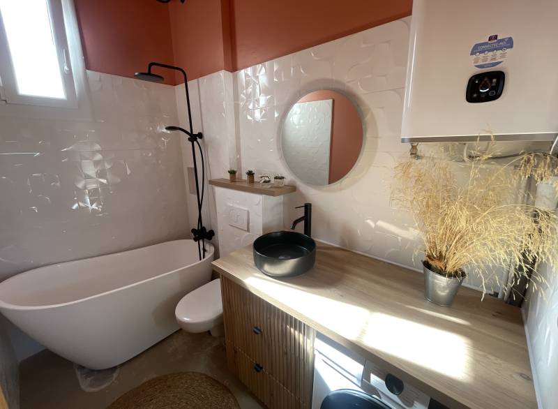 Rénovation globale de maison dans le Gard : rénovation de la salle de bain à Nîmes