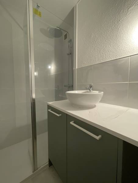 Rénovation salle de bain par Maison Loucassie à Saint Maximin aux alentours d'Uzès dans le Gard 30.