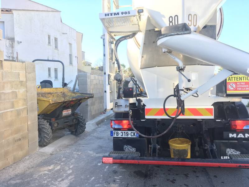 Devis application béton désactivé extérieur à Saint Gilles à coté de Nimes 