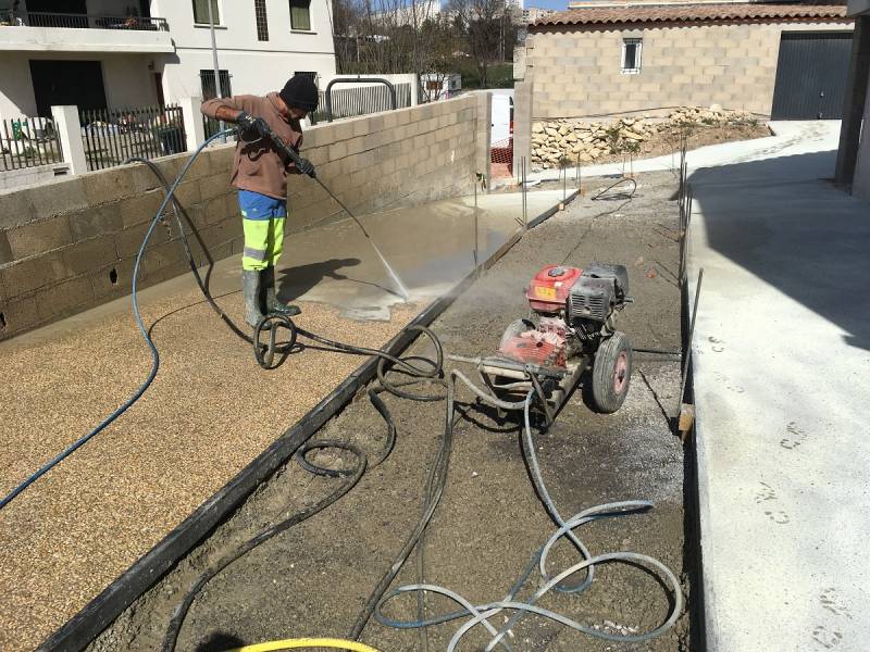 Devis aménagement allée carrossable prix au m² béton désactivé à Aigues Vives Nimes Gard