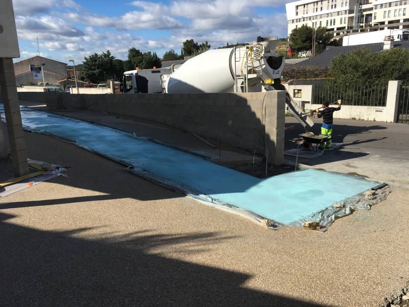 Combien coute un béton désactivé drainant à Codognan à proximité de  Nimes dans le Gard