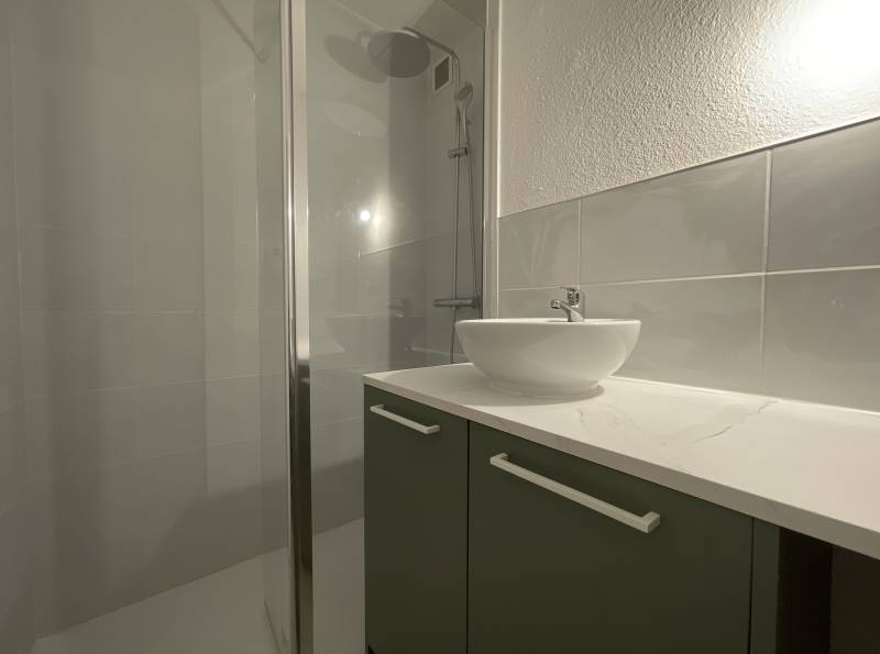 Rénovation d'une salle de bain dans  une  rénovation globale  d'appartement aux à proximité de Nîmes dans le Gard