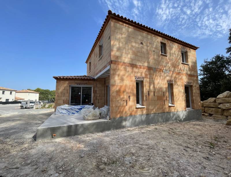 Construction d'une maison à étage proche de Nîmes dans le Gard 30