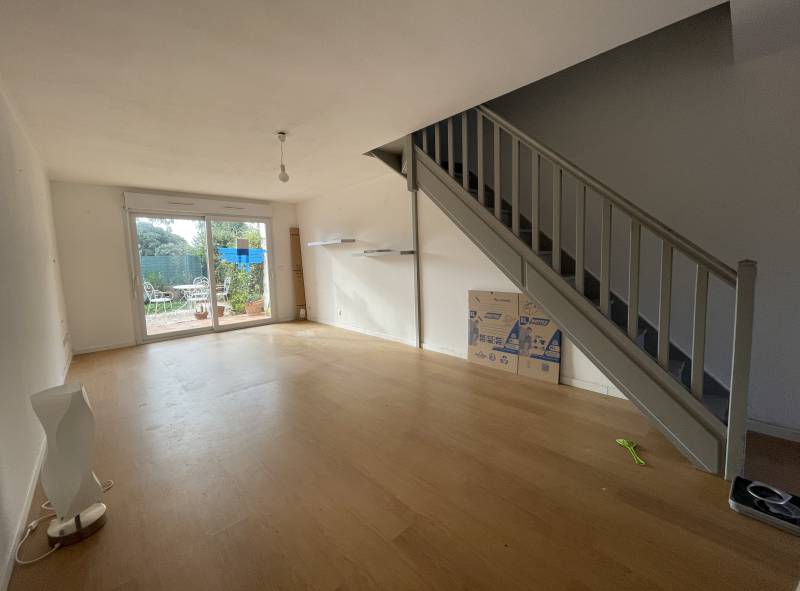 Pose de parquet dans une rénovation globale de maison à Calvisson aux alentours  de Nîmes dans le Gard 30