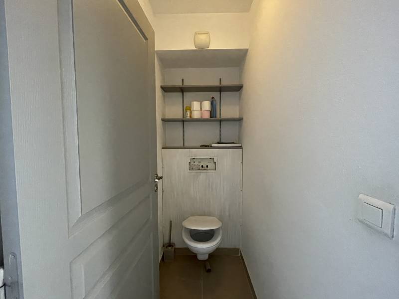 Rénovation d'un toilette par Maison Loucassie à Marguerittes proche de Nîmes dans le Gard 30