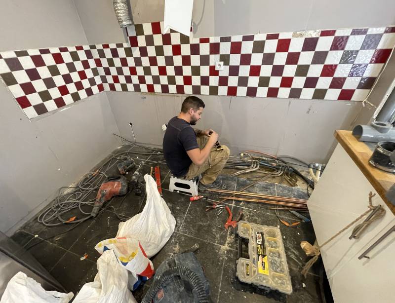 Projet  de  rénovation globale de maison avec pose de cuisine équipée à Sanilhac proche de Poulx dans le Gard