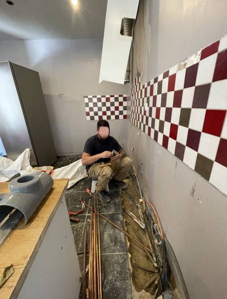 Réalisation des raccordements de la nouvelle cuisine équipée à Arpaillargues proche d'Uzès