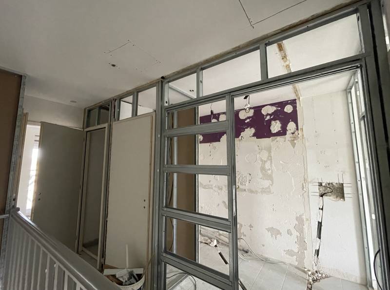 Projet  construction d'une cloison pour créer une pièce dans une maison à  Aujargues proche de Sommière dans le Gard 30