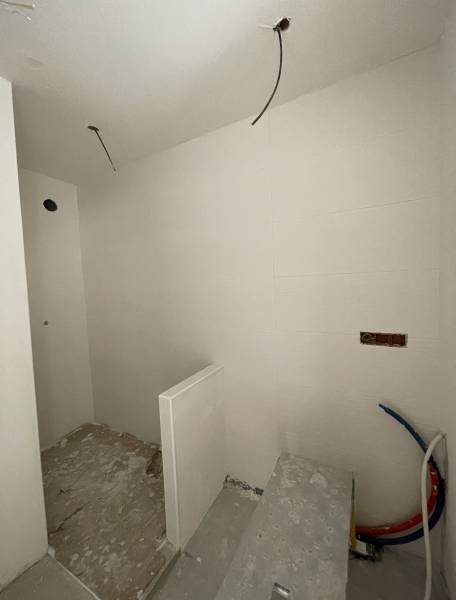 Rénovation peinture dans une salle de bain à Nages et Solorgues dans le secteur Nîmes Vaunage
