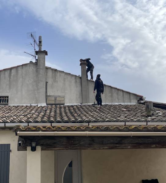 Maison Loucassie, démolition d'une cheminée à Villevieille à proximité de Sommière dans  le Gard 30
