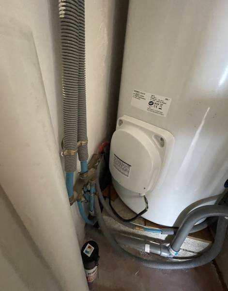 Pose d'un chauffe-eau dans une rénovation globale d'appartement à Manduel proche de Nîmes dans le Gard 30.