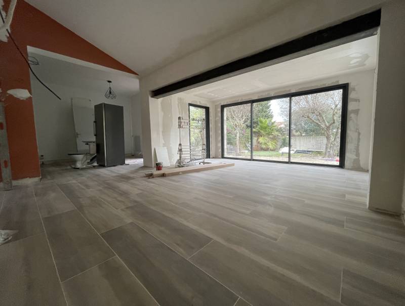 Extension de maison réalisé à Congénies dans le secteur Nîmes Vaunage dans le Gard 30  par  Maison Loucassie 