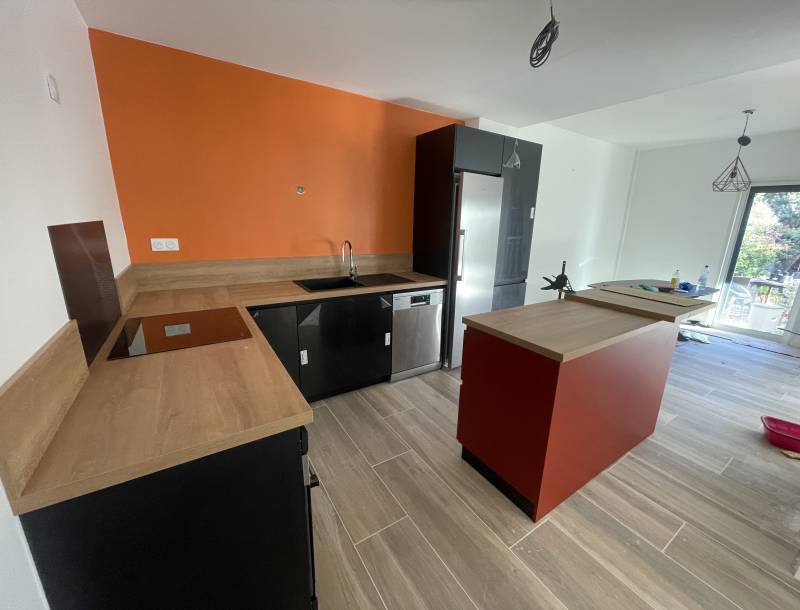 Rénovation d'une cuisine Extension de maison réalisé à  Nages et Solorgues dans le secteur Nîmes Vaunage dans le Gard 30  par  Maison Loucassie 