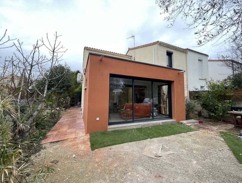 Extension de maison réalisé à Nages et Solorgues dans le secteur Nîmes Vaunage dans le Gard 30  par  Maison Loucassie 
