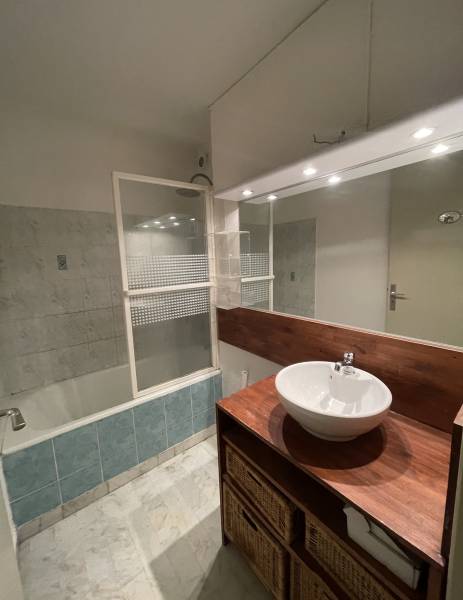 Rénovation d'une salle de bain dans  une  rénovation globale  d'appartement aux à proximité de Nîmes dans le Gard