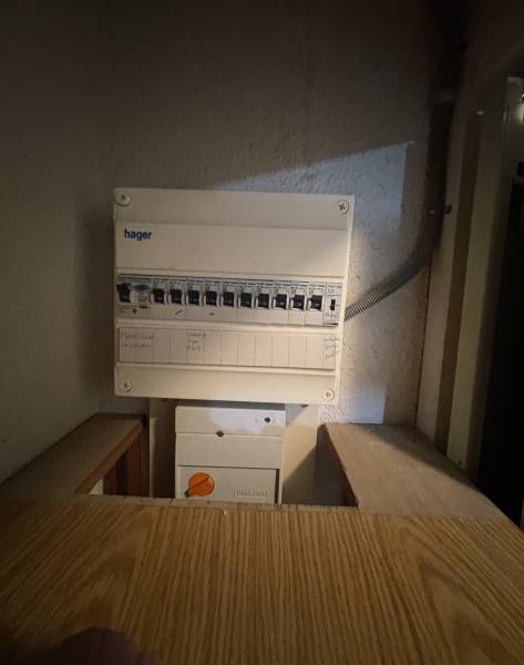 Changement de compteur : pose d'un compteur Linky à Mouries dans le secteur des Alpilles proche d'Arles