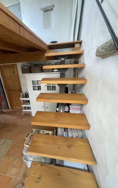 Pose d'escaliers en ouverture avec rampe main courante à Aujargues  proche de Sommière dans le Gard 30