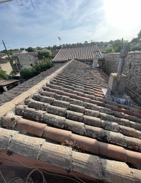 Projet de rénovation de toiture par Maison Loucassie avec  tuiles photovoltaïques à  Calvisson secteur Nîmes Vaunage dans le Gard 30