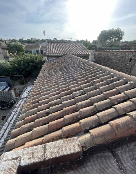 Remplacement des  tuiles actuelles par des tuiles photovoltaïques  à Calvisson secteur Nîmes Vaunage dans le Gard 30