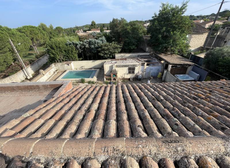 Projet de rénovation de toiture avec  tuiles photovoltaïques à  Calvisson secteur Nîmes Vaunage dans le Gard 30
