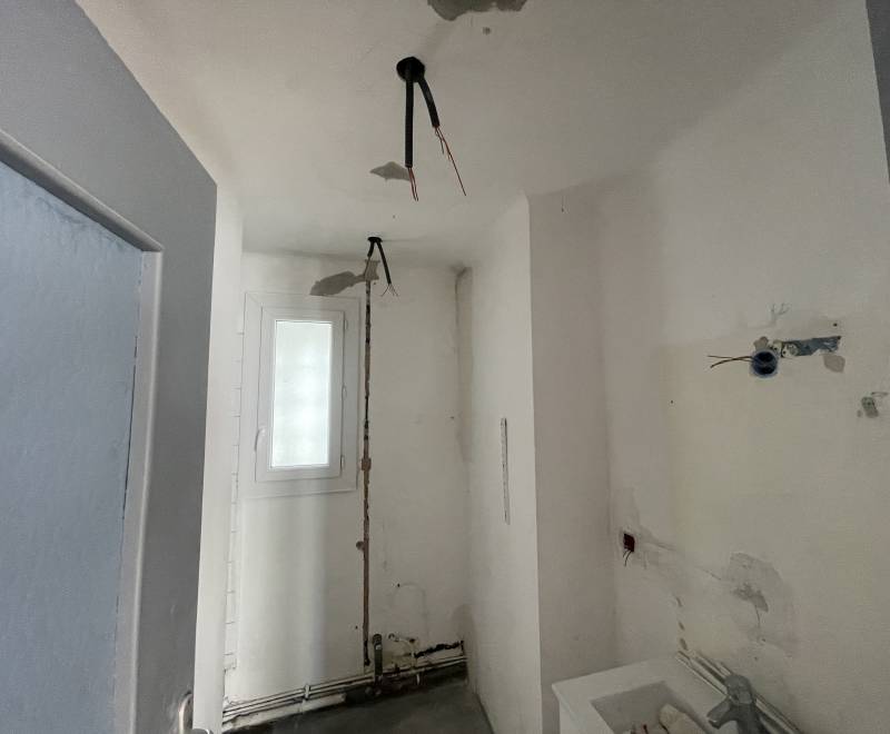 Démolition de la salle de bain pour la rénovation globale de maison à Manduel dans le Gard 30.