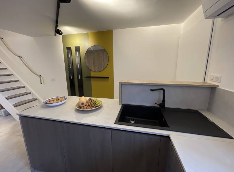 Rénovation globale de  maison : pose d'une cuisine équipée à Fontvieille dans les Alpilles proche d'Arles