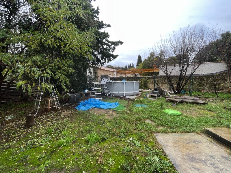 Devis pisciniste  à Manduel à proximité de Nimes 3x3 avec terrasse en bois.
